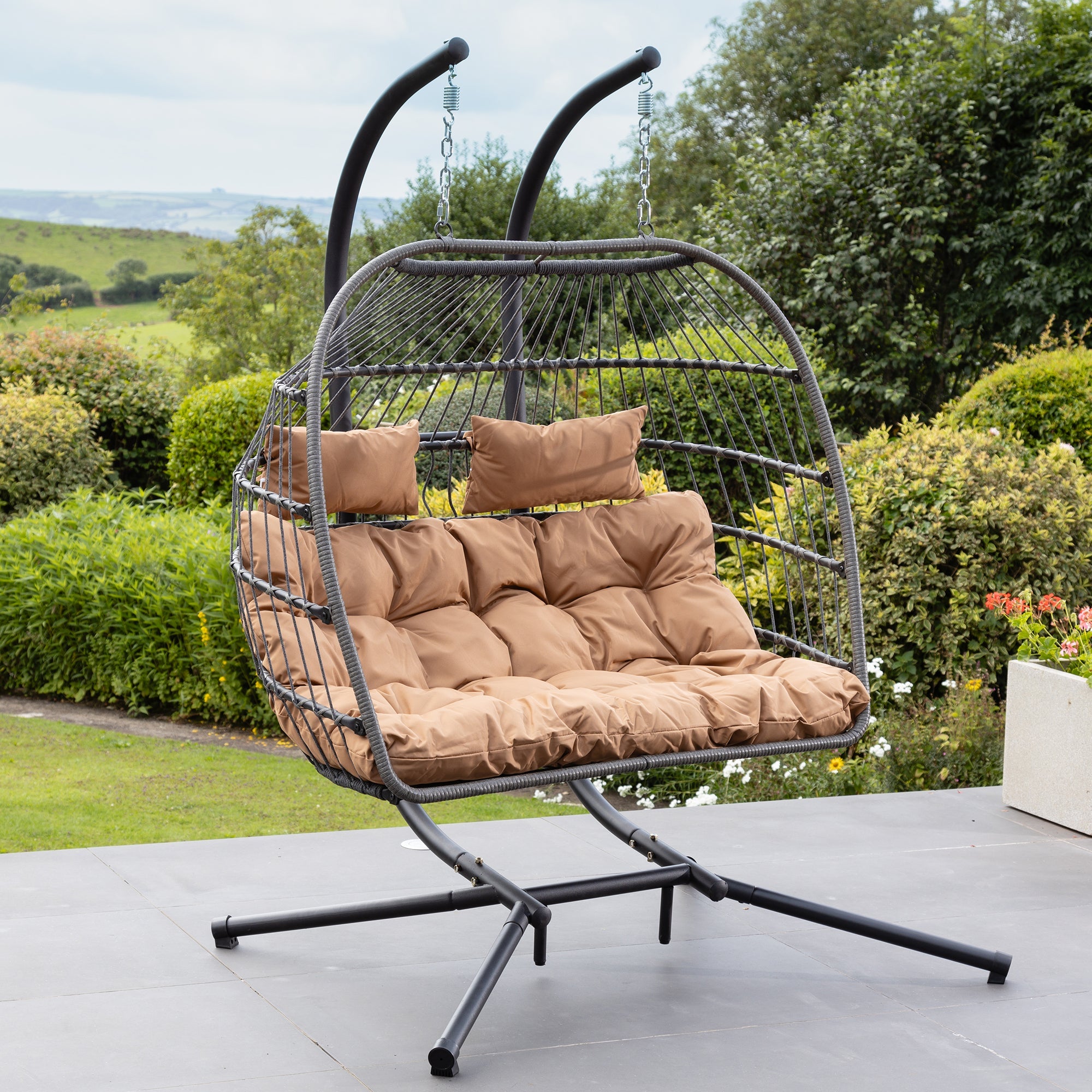 Ightham - Double Egg Chair in Brown on Grey