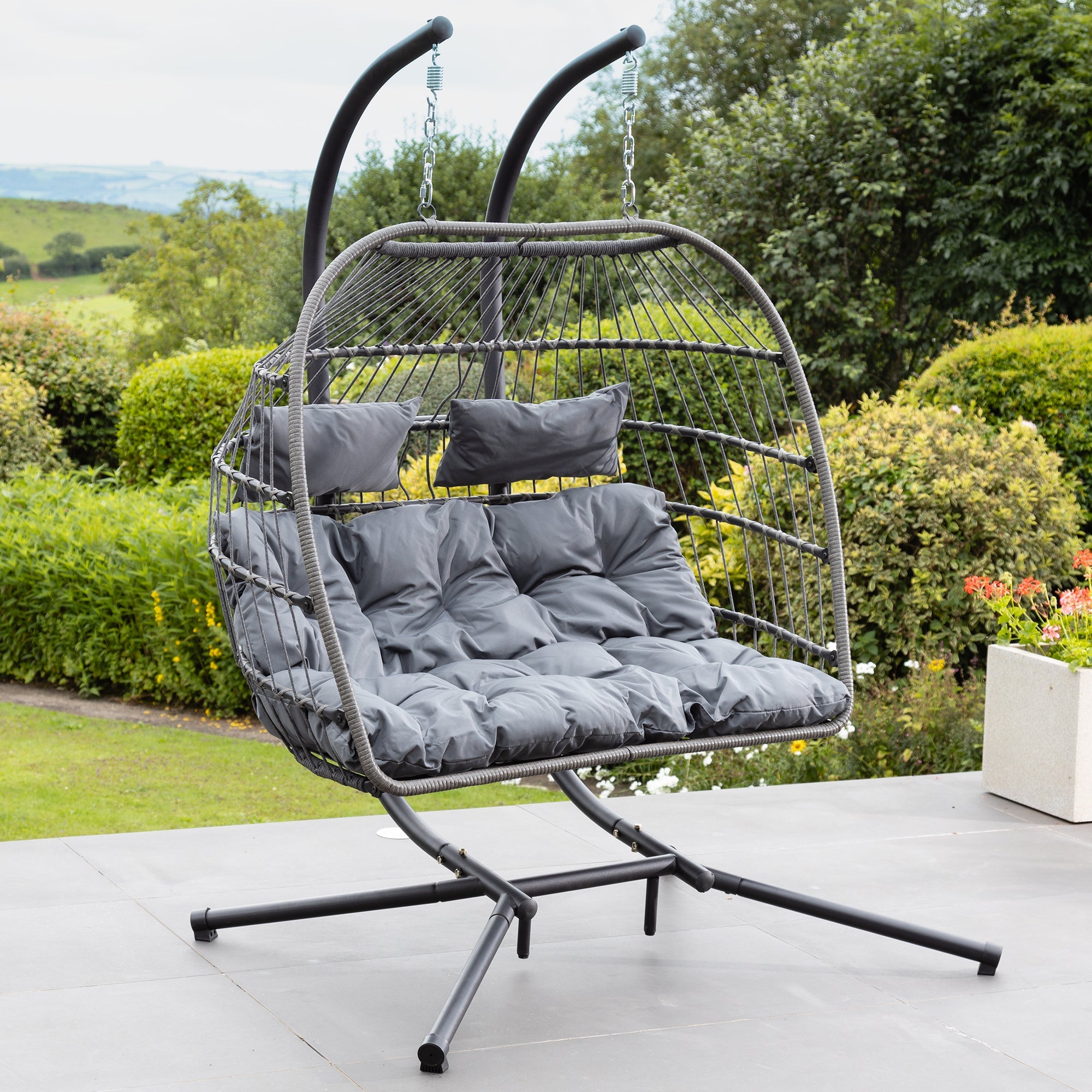 Ightham - Double Egg Chair in Dark Grey on Grey