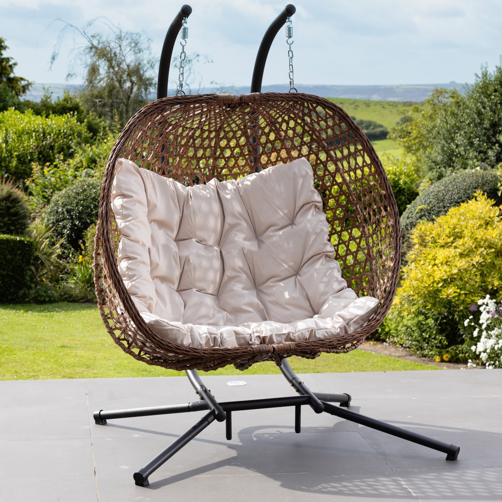 Knole - Double Egg Chair in Cream on Brown