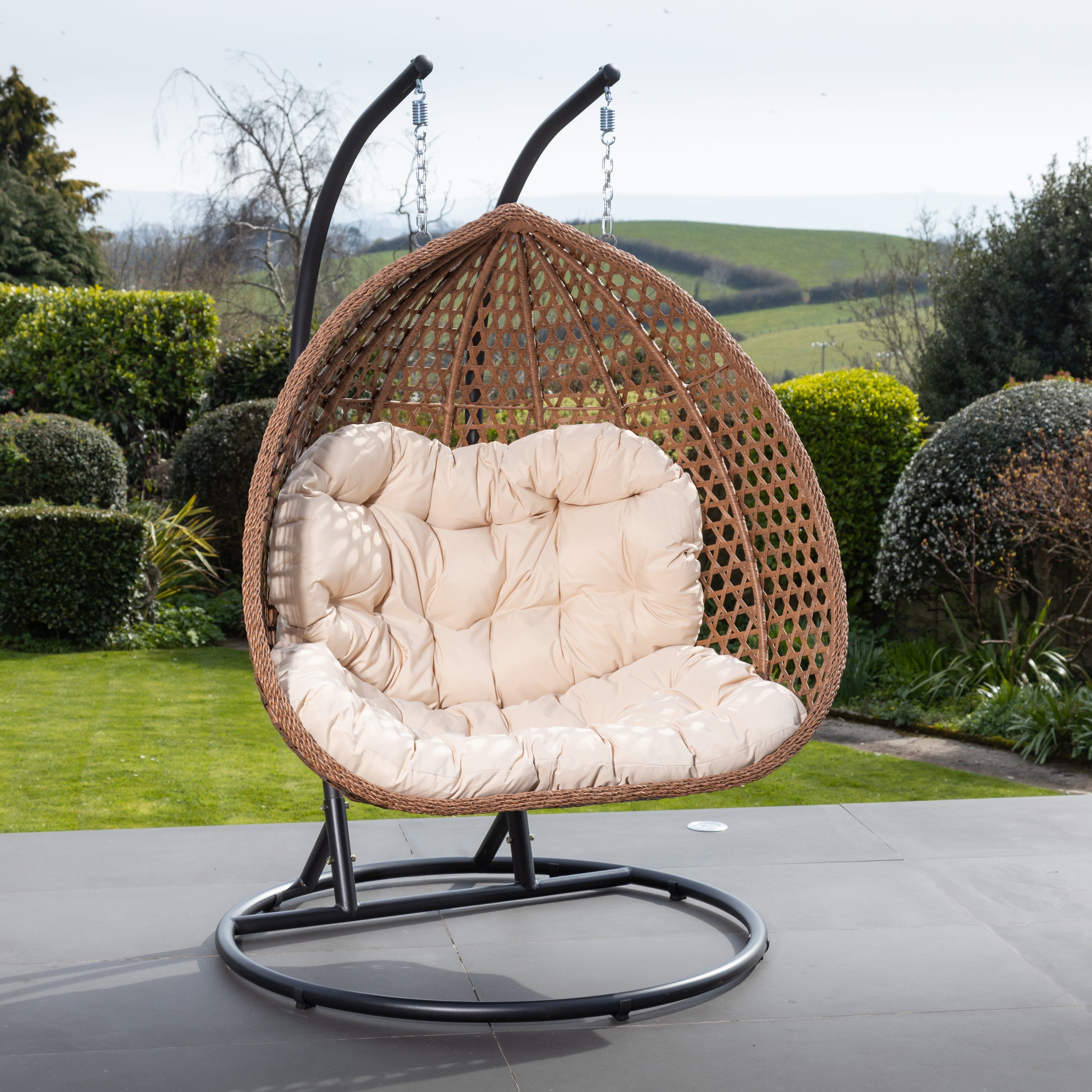 Bodiam - Double Egg Chair in Cream on Brown