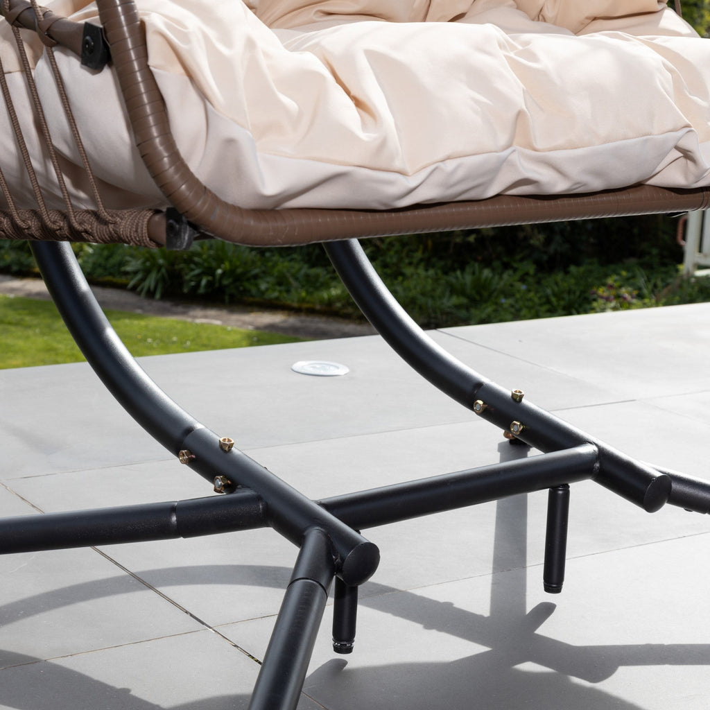 Ightham - Double Egg Chair in Cream on Brown