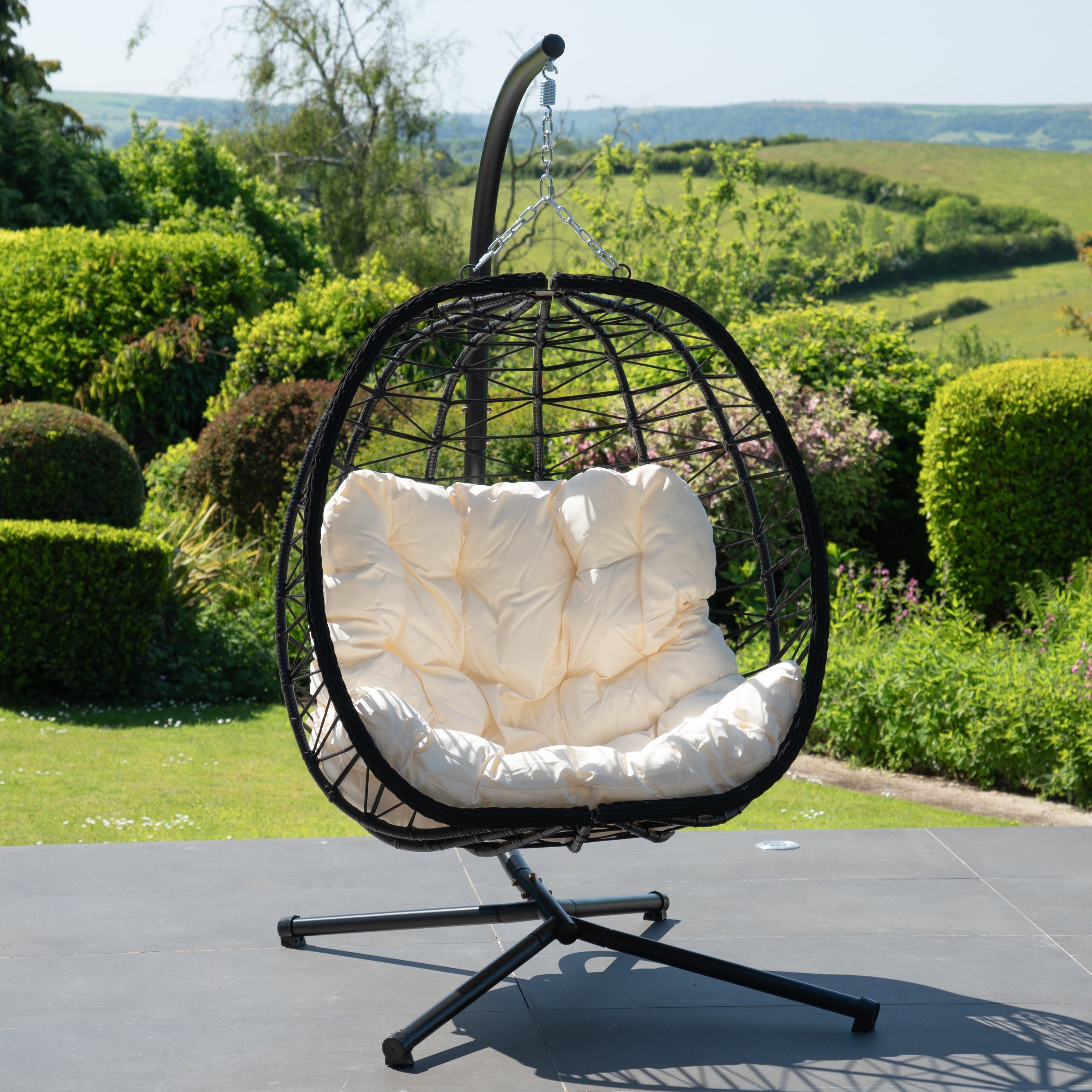 Calke - Single Egg Chair in White on Black