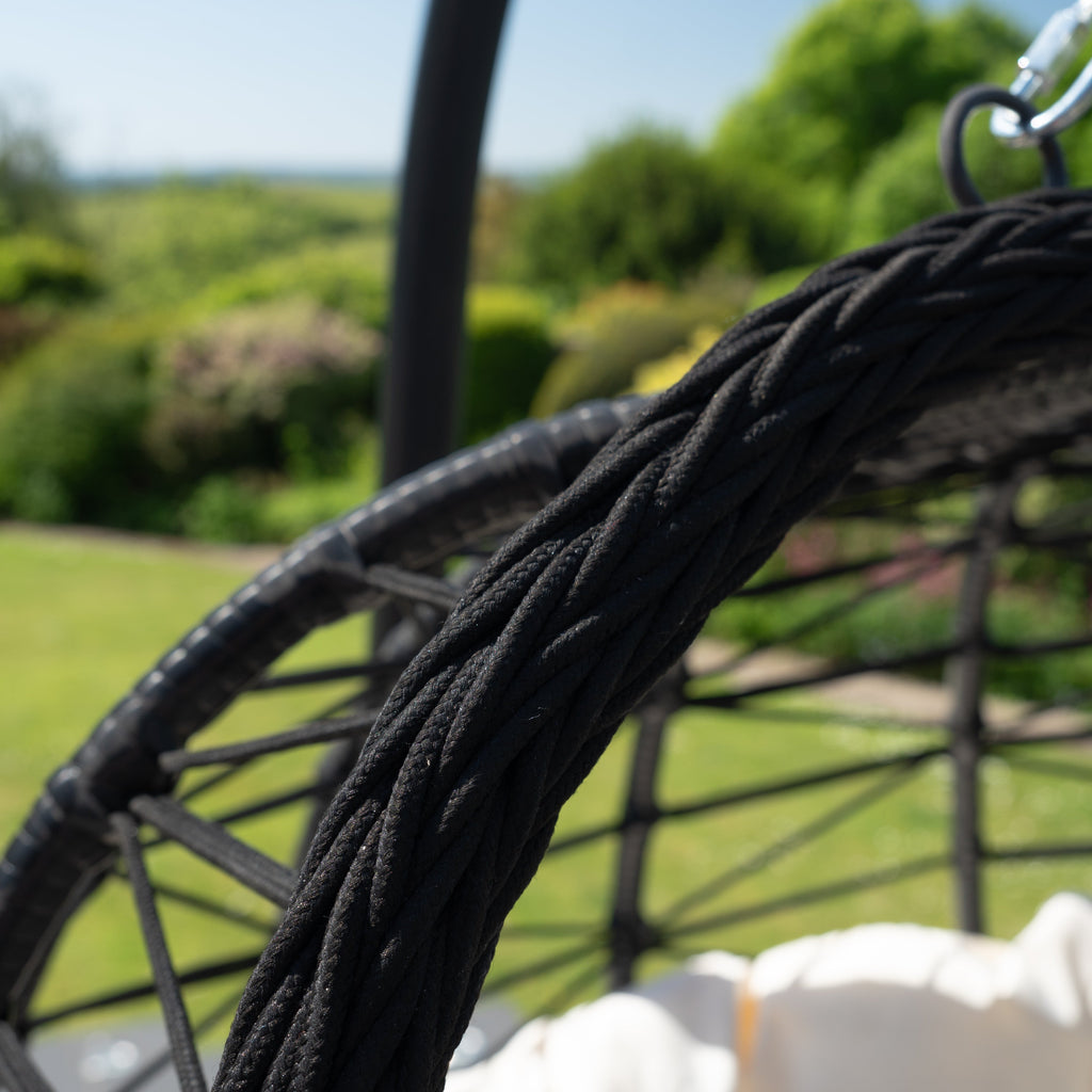 Calke - Single Egg Chair in White on Black