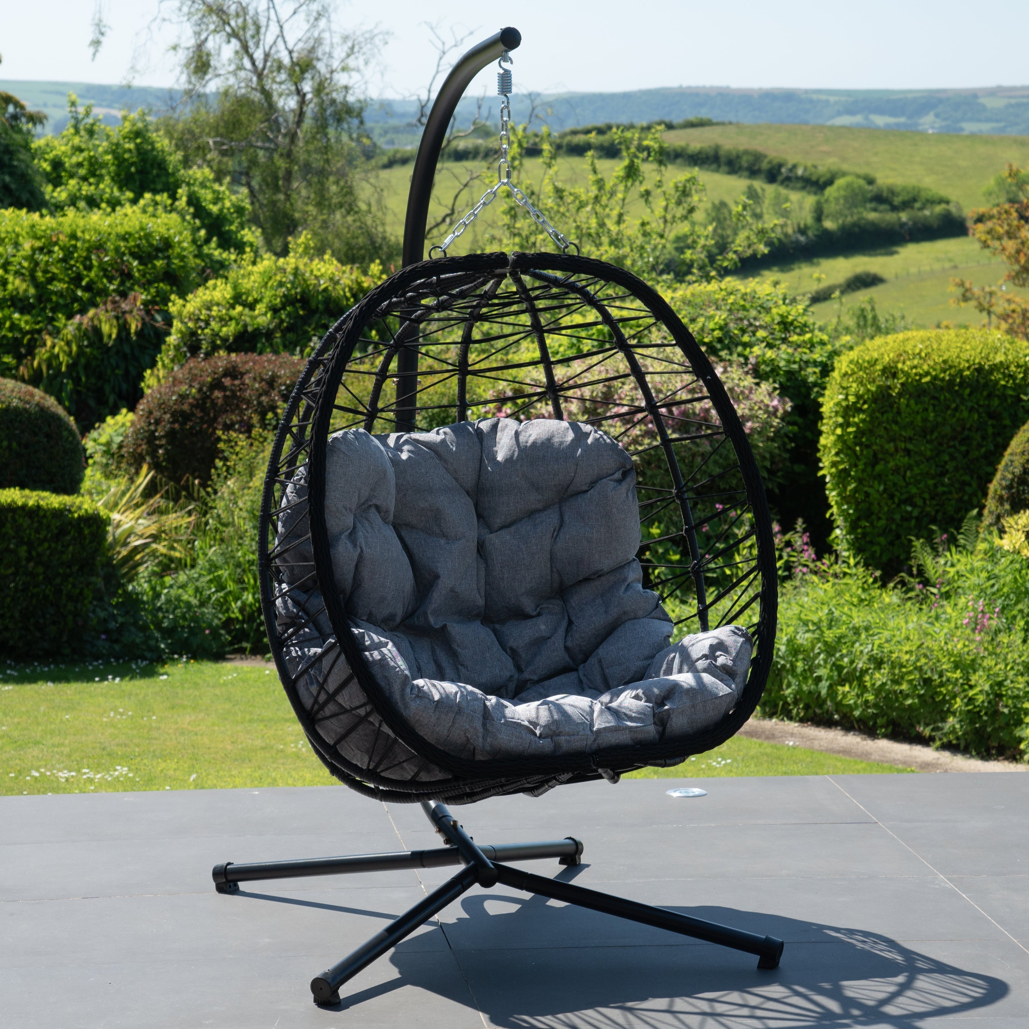 Calke - Single Egg Chair in Dark Grey on Black