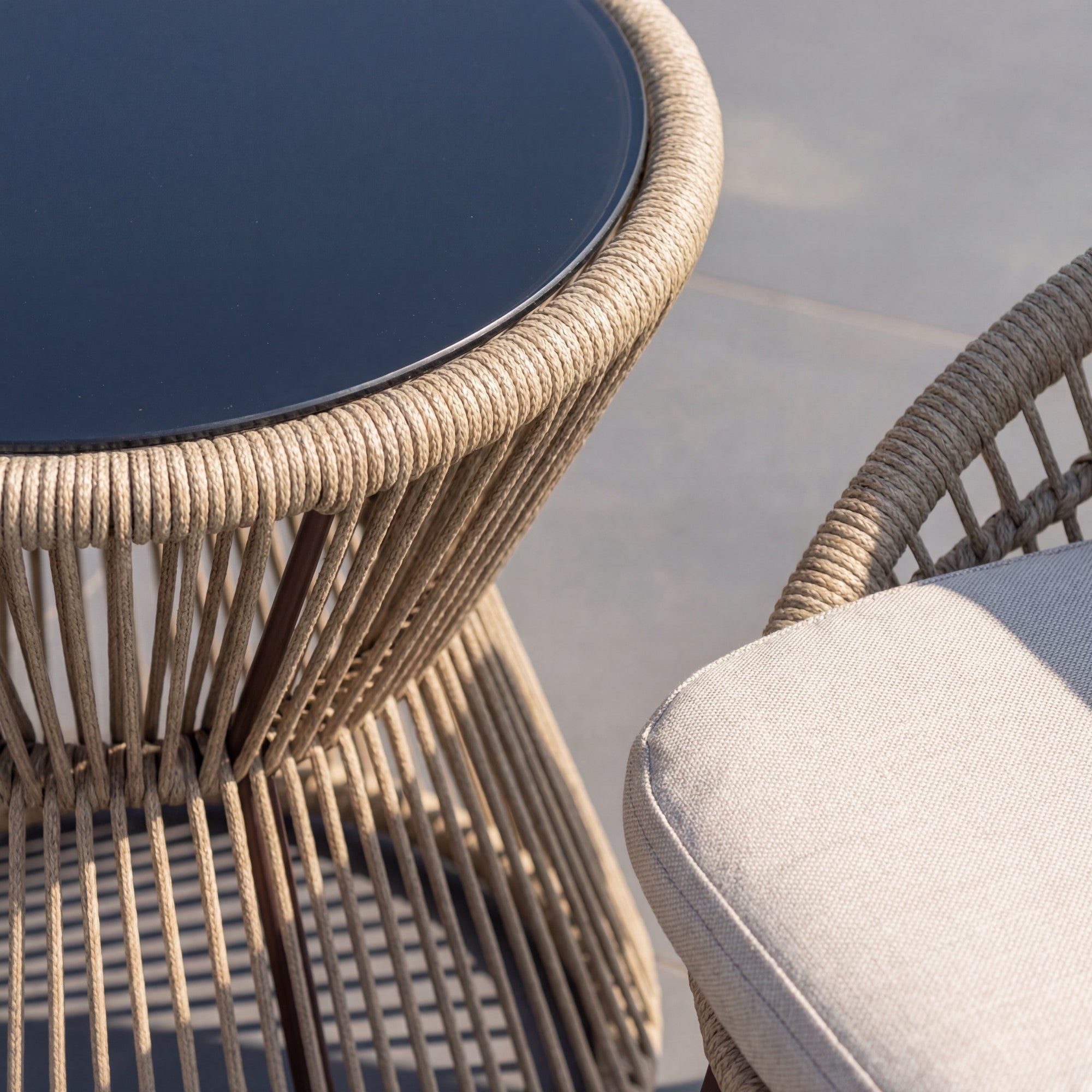 Nunnington - 3 Piece Patio Set in Cream on Natural