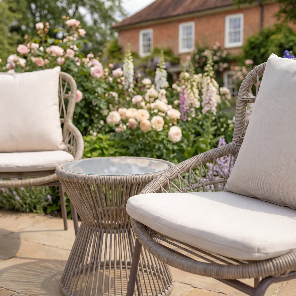 Nunnington - 3 Piece Patio Set in Cream on Natural
